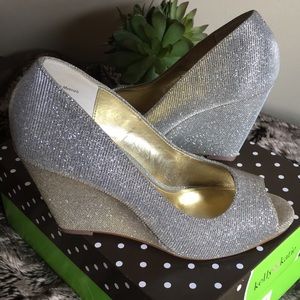 Sz6 Kelly & Katie wedges “Alice” Gold/silver color